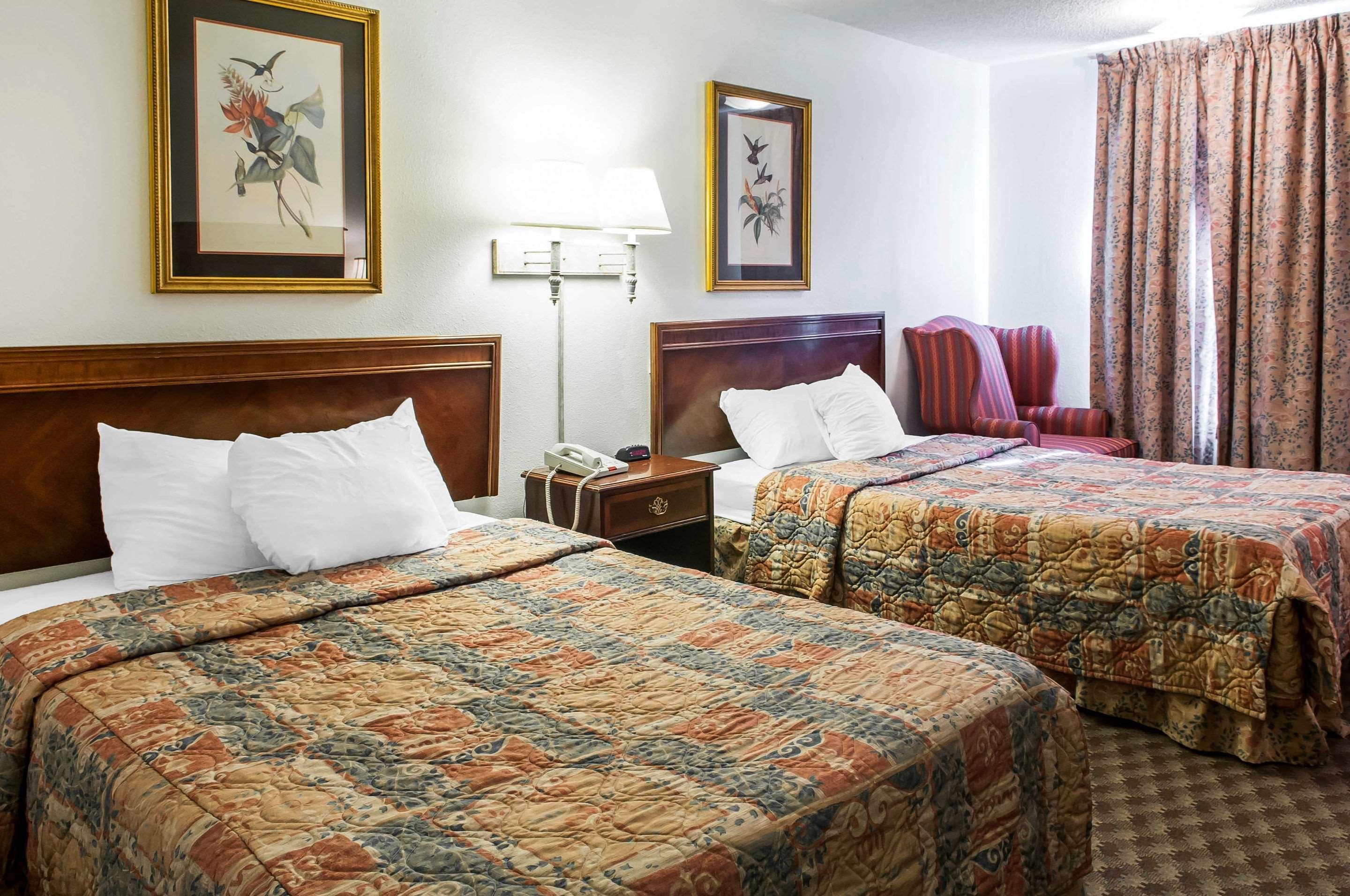 Econo Lodge Eagle Nest Exteriér fotografie
