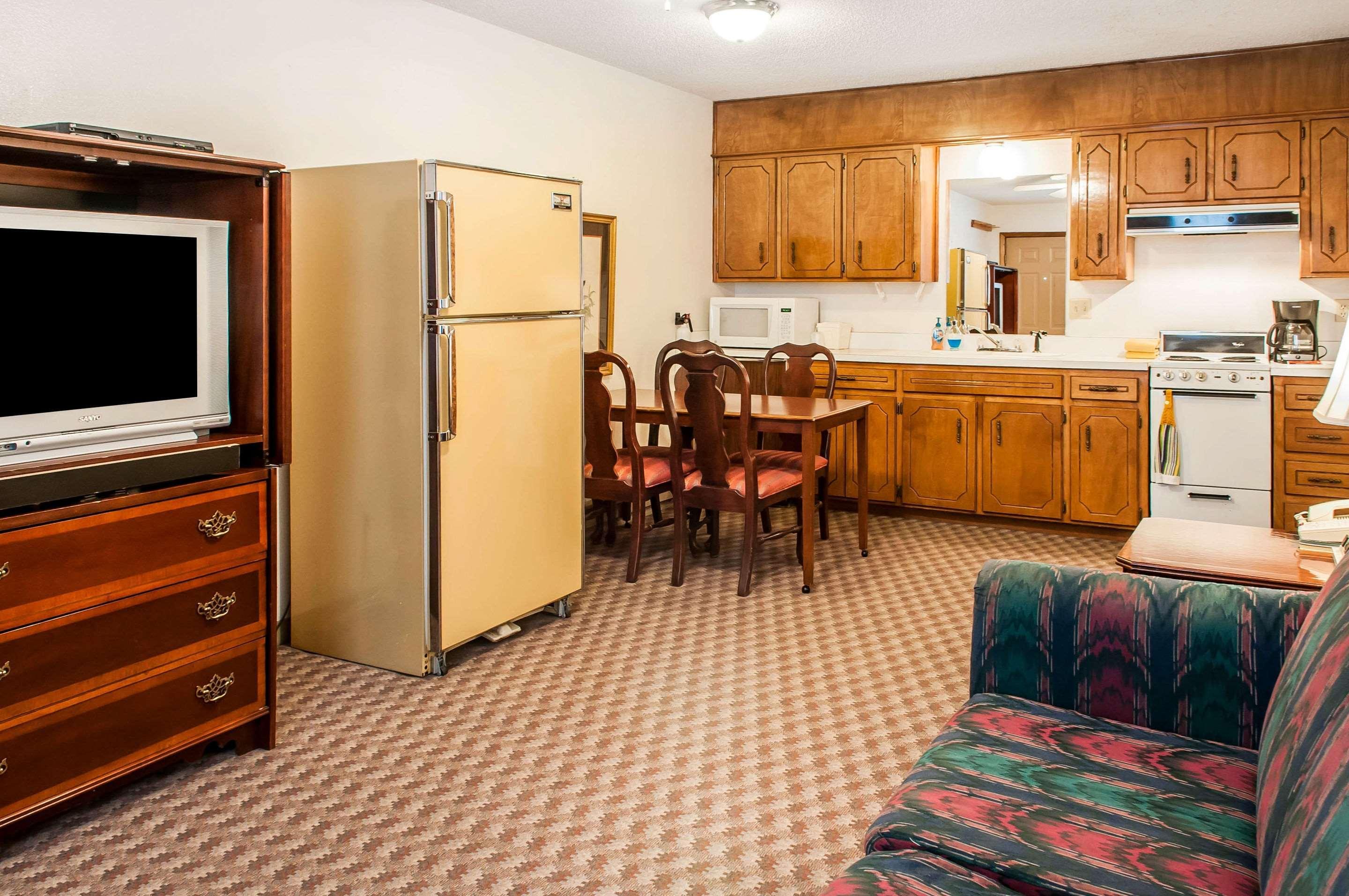 Econo Lodge Eagle Nest Exteriér fotografie