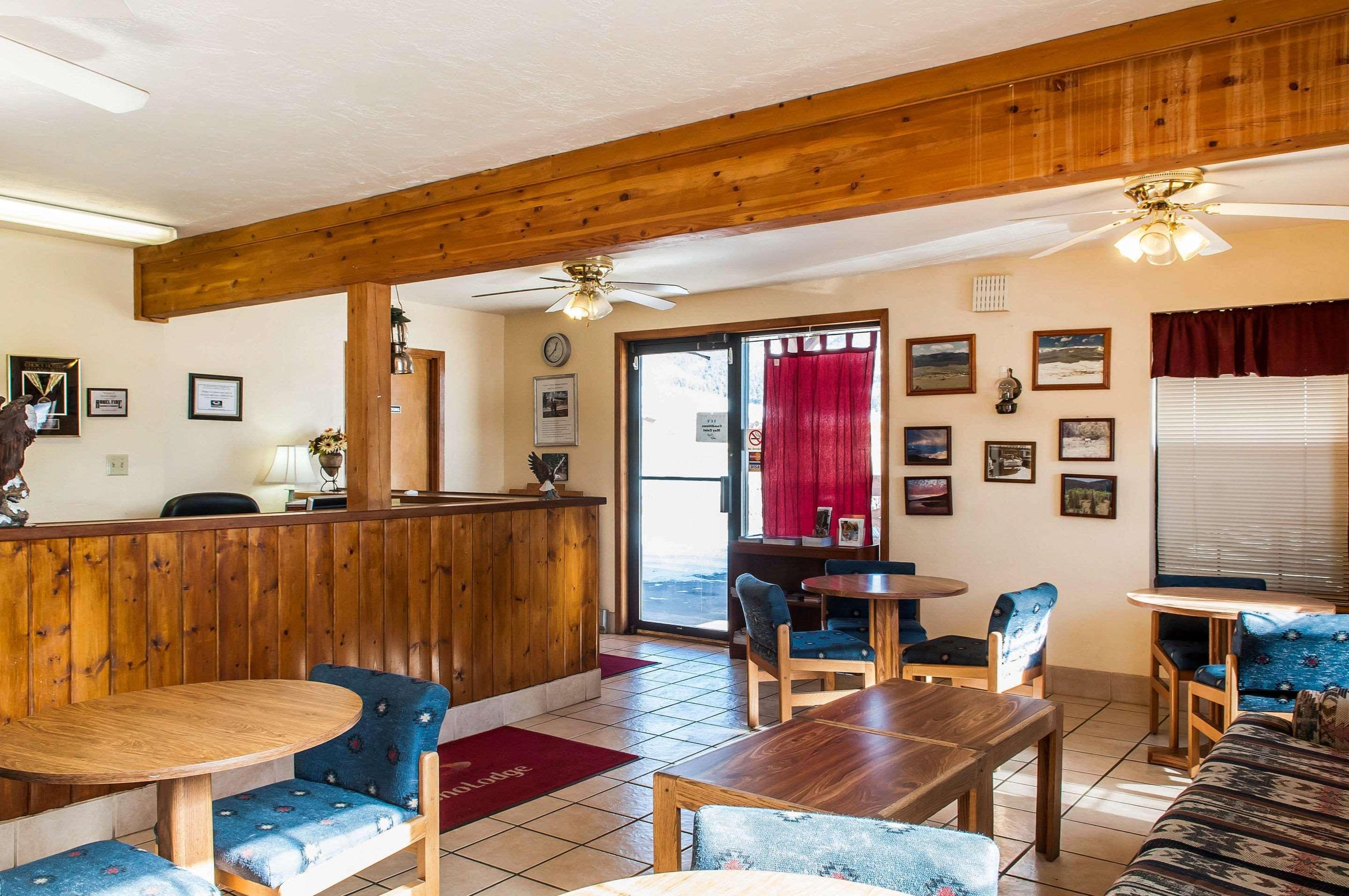 Econo Lodge Eagle Nest Exteriér fotografie