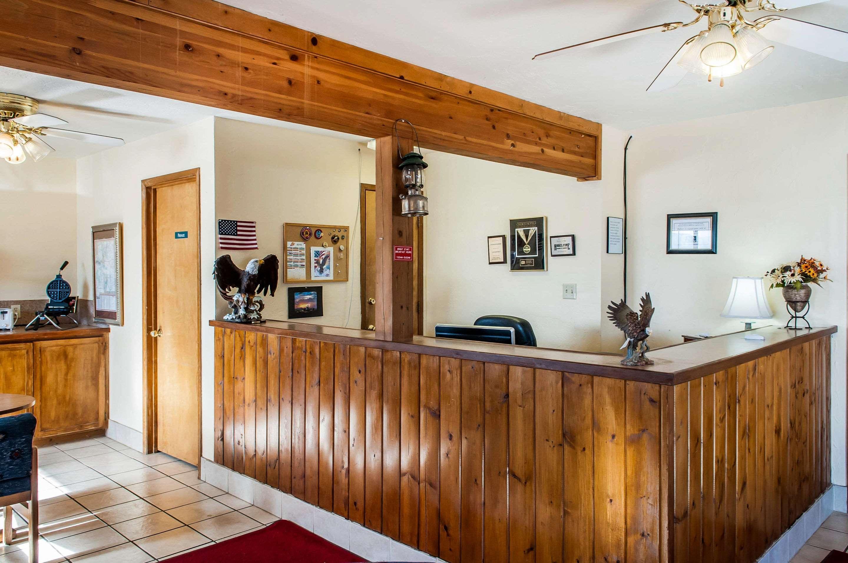 Econo Lodge Eagle Nest Exteriér fotografie