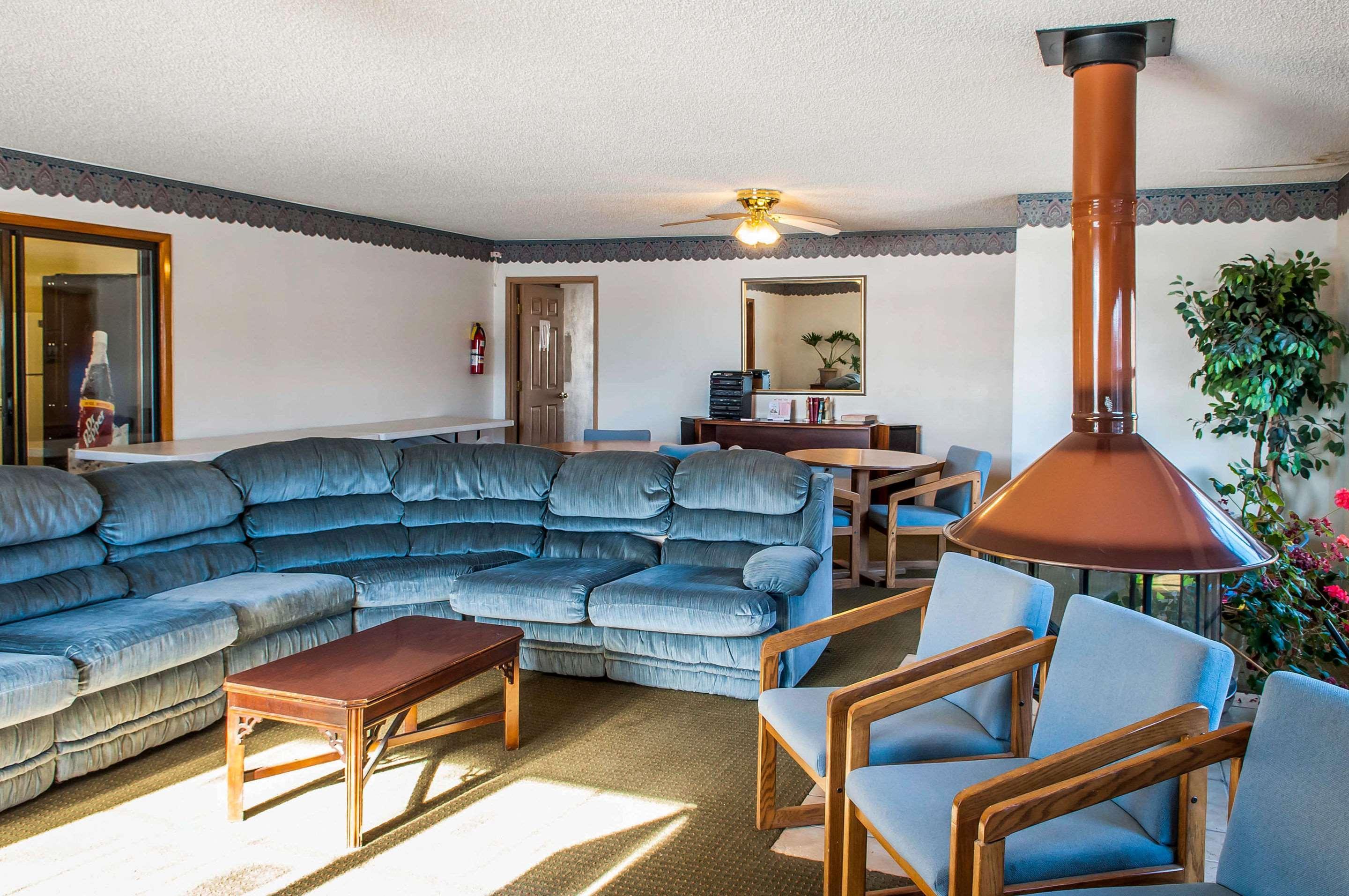 Econo Lodge Eagle Nest Exteriér fotografie
