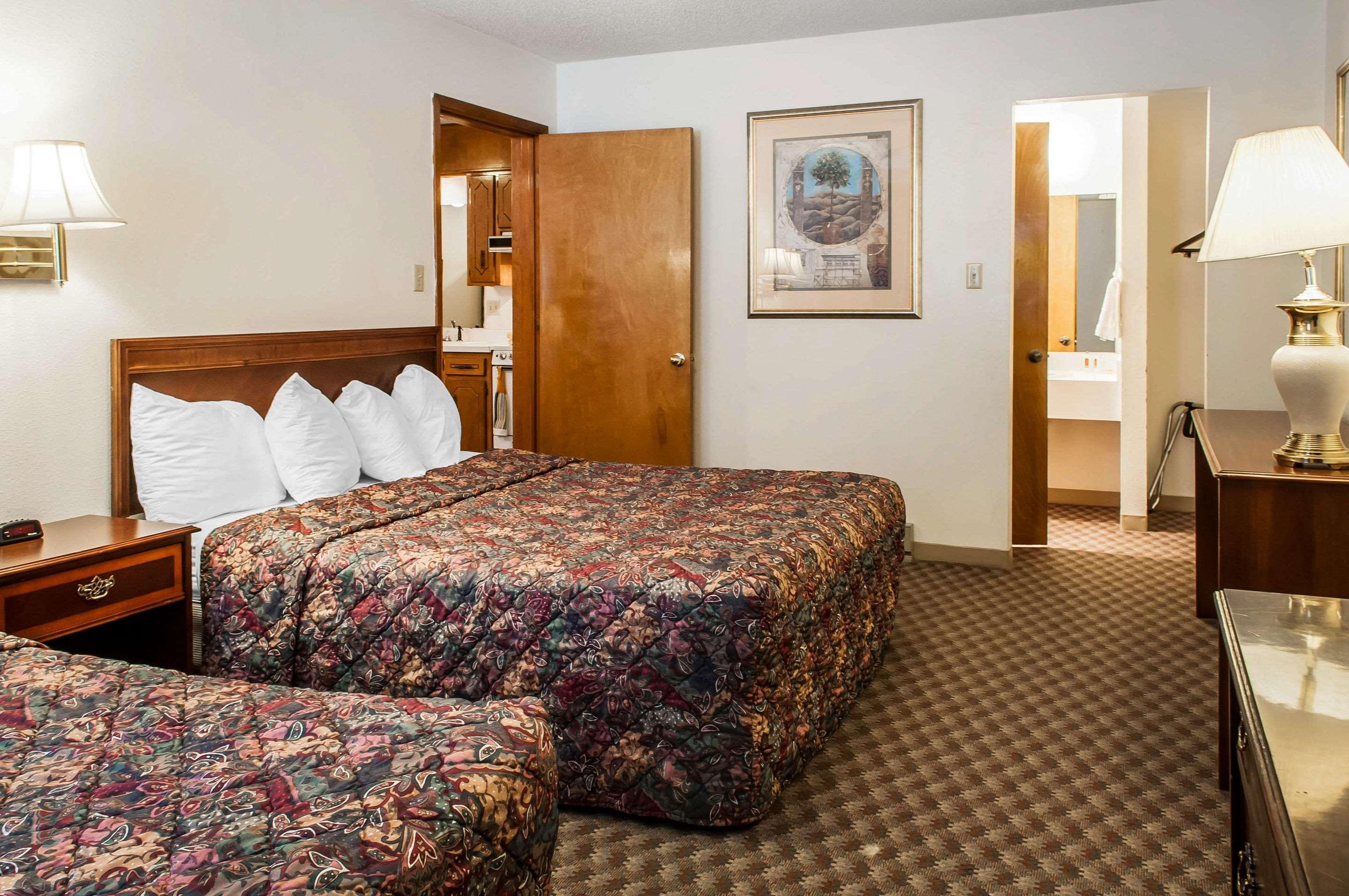 Econo Lodge Eagle Nest Exteriér fotografie