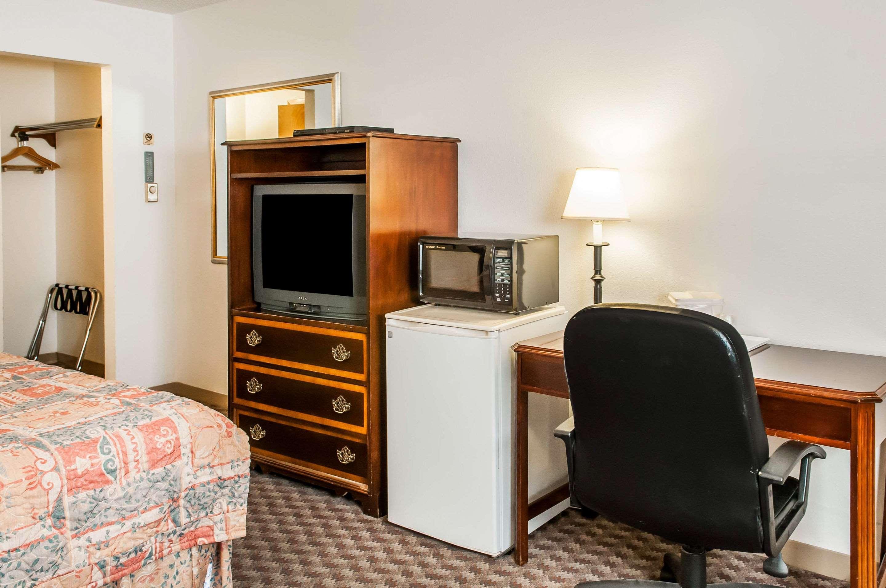 Econo Lodge Eagle Nest Exteriér fotografie