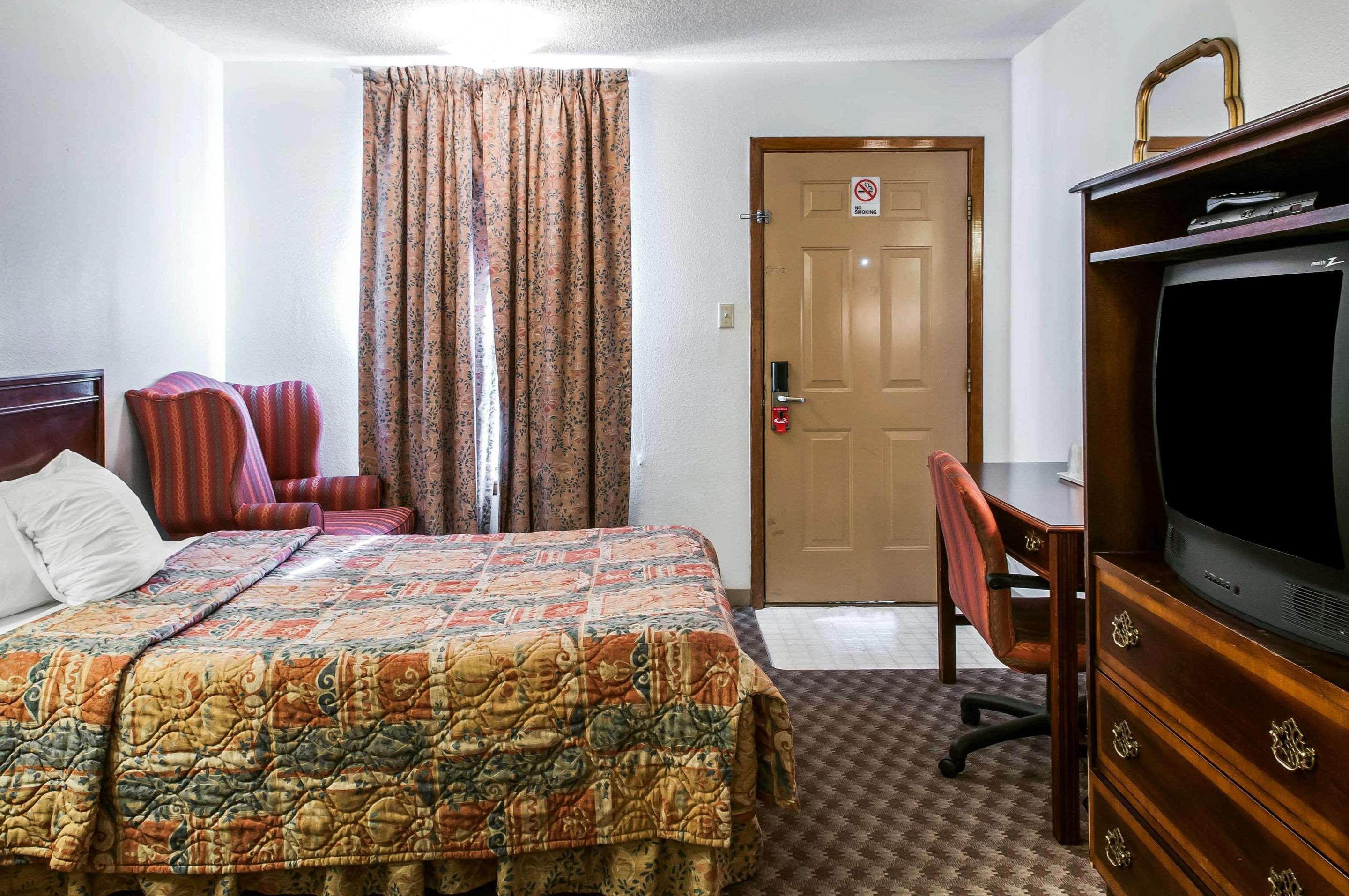Econo Lodge Eagle Nest Exteriér fotografie