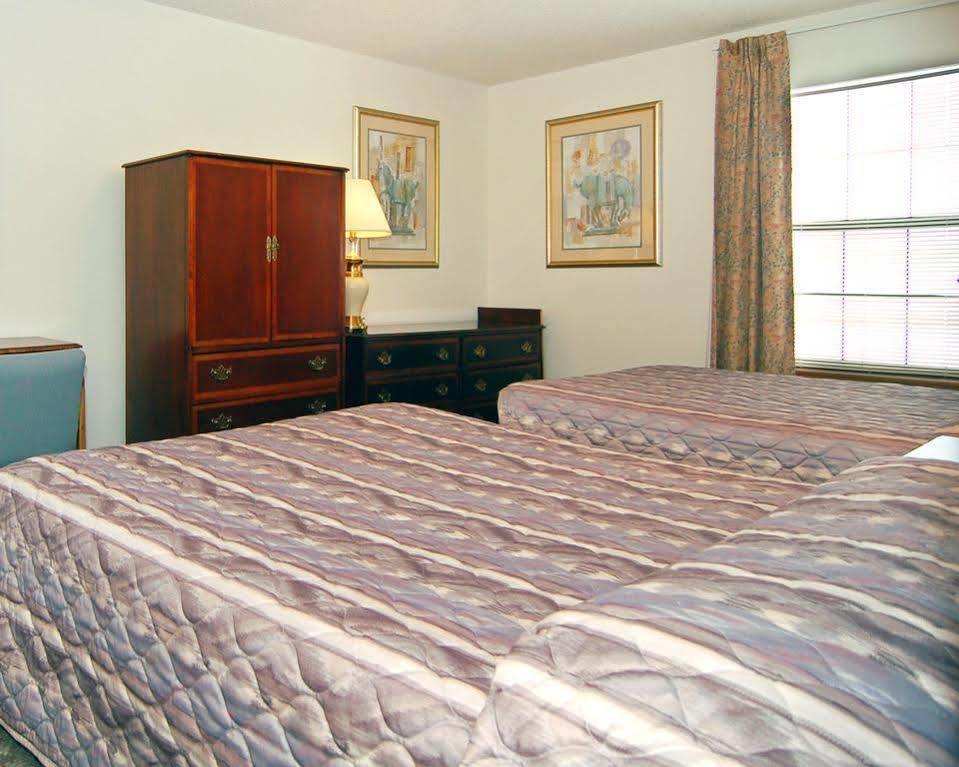 Econo Lodge Eagle Nest Exteriér fotografie