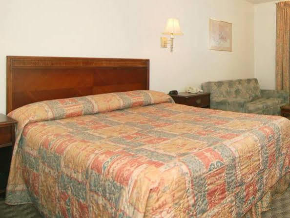 Econo Lodge Eagle Nest Exteriér fotografie